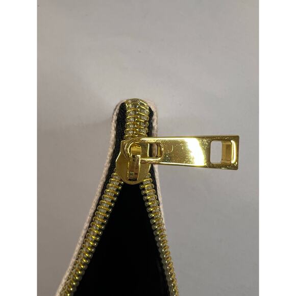 Marc Jacobs Daisy Canvas Cosmetic Bag Pouch 5x4 in Excellent Condition - Picture 3 of 6